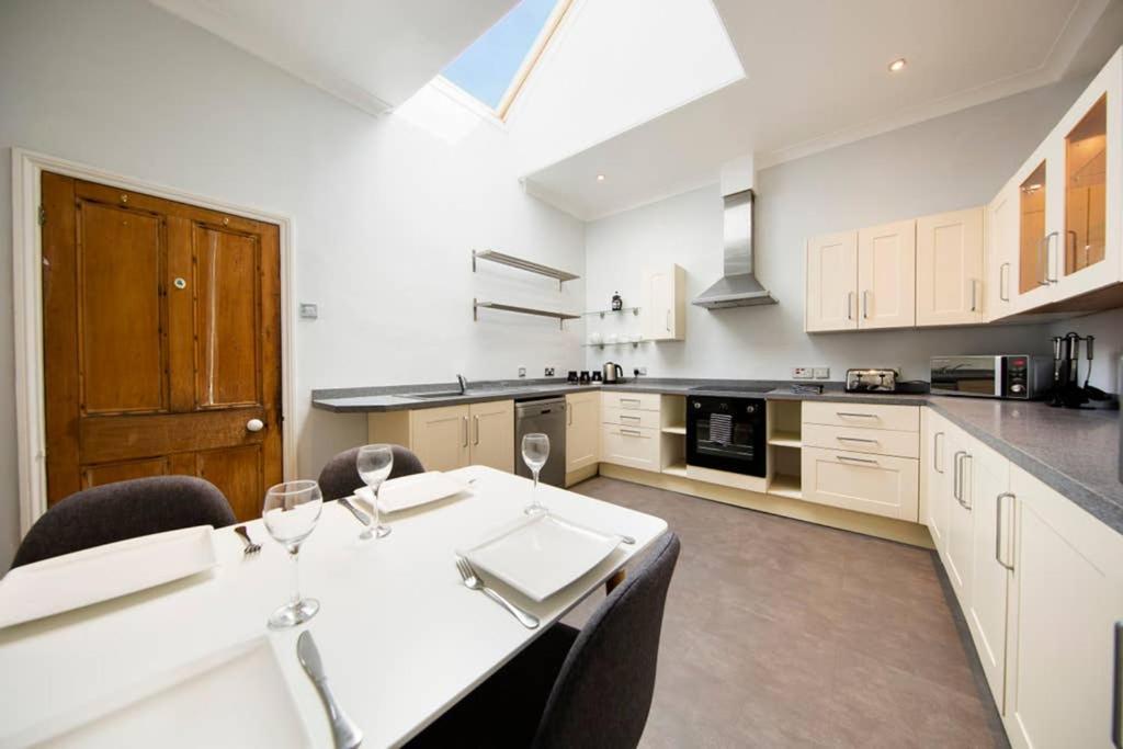 בריסטול Clifton Spacious 3 Bed Apt & Parking - Simplycheckin מראה חיצוני תמונה