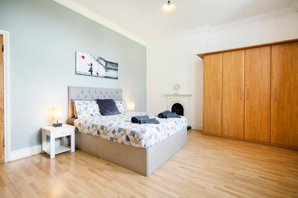 בריסטול Clifton Spacious 3 Bed Apt & Parking - Simplycheckin מראה חיצוני תמונה